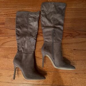 Charles David Elegant Brown Knee-High Women's Boots size 8 Suade